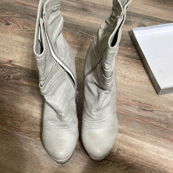 Booties   - Picture 1 of 6